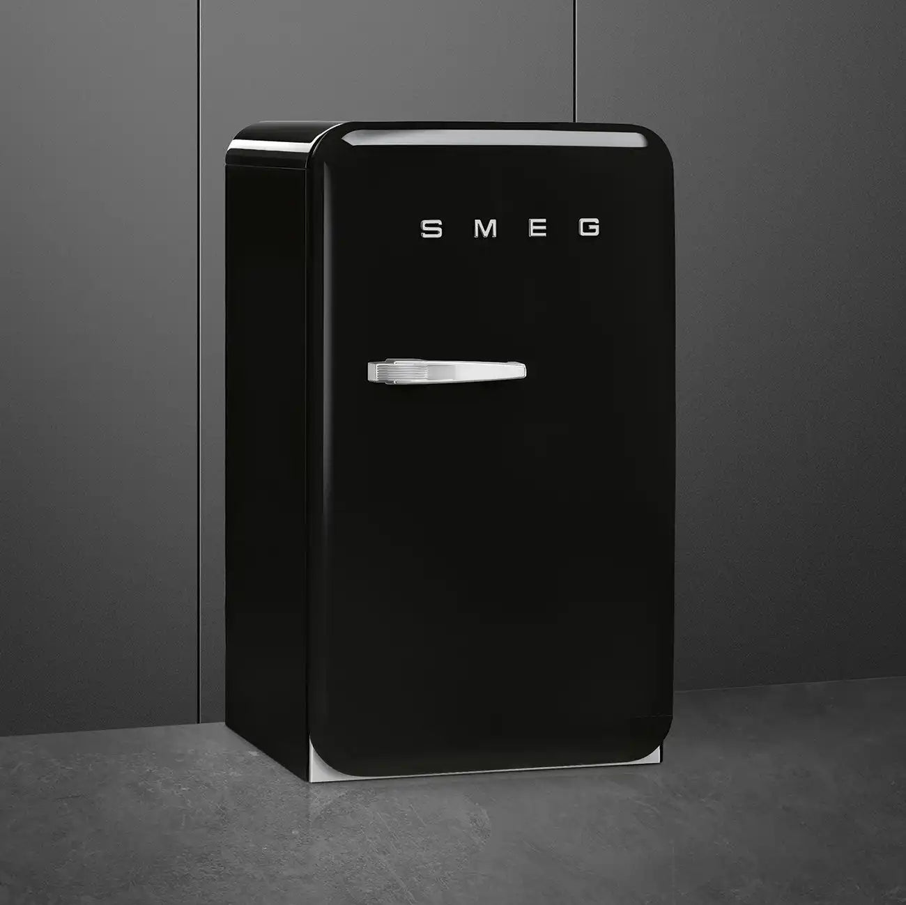 Retro-Style Refrigerator (4.3 cu ft, Right Hinge) - Black